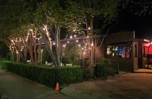 Cheerful 2 BR Near Colleges, Downtown, Attractions - Foto 45