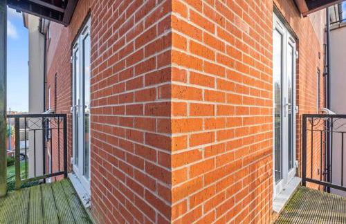 Balmoral Court -Sleeps 6 - Free Parking with Workspace - Balcony & High-Speed WiFi - Foto 33