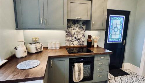 Moody House - Photo 3