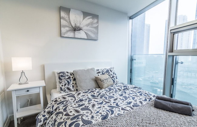AOC Suites 2 Bedroom Condo, City CN Tower View - Foto 8