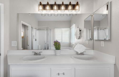 Cozy 5BR with Games and Pool for All - Foto 33