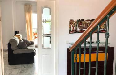 SUNNY HOUSE AT THE BEACH infinity pool shared - Foto 13