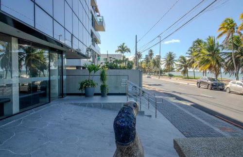 Viva hospedagens - Flat 009 beira mar com Varanda e piscina aquecida - Photo 56