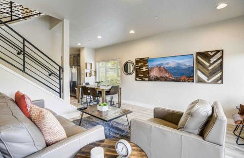 4BD Home w Rooftop Patio Fire Pit & Mountain Views - Foto 6