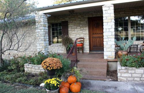 Peaceful Cottage on Farm in Idyllic Countryside near Fort Worth, Texas - Photo 2