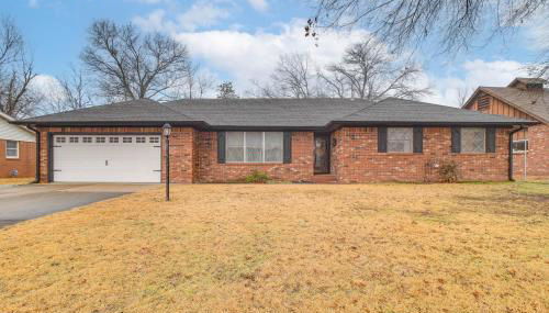 Right Off Route 66 Retro Vinita Home with Game Room - Foto 3