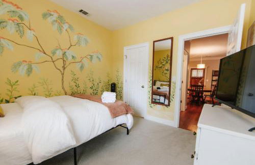 Cozy Cottage - Walk to Campus, Stadium, Downtown - Foto 30