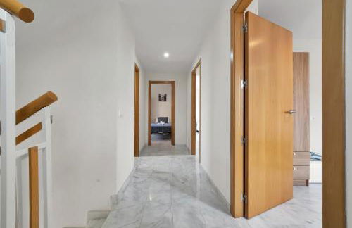 Casa Topacio, 3 bedrooms and 3 bathrooms in quiet street - Photo 49