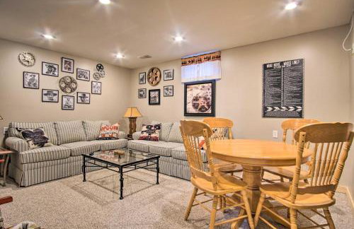 Rustic Rothbury Cabin with Resort Amenity Access! - Foto 11