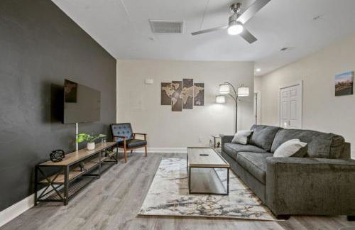 Modern King Bed Suite with Free Parking - Foto 4