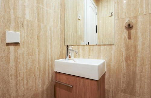 Bright Luxurious - 1BD 2BTH - AtochaRetiro - Photo 19
