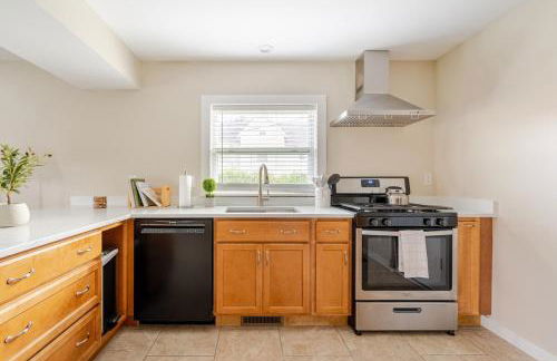 Pristine Walkable Downtown 2BR Apartment - Foto 35