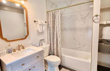 Charming Downtown Family Home with Fenced Yard - Foto 28