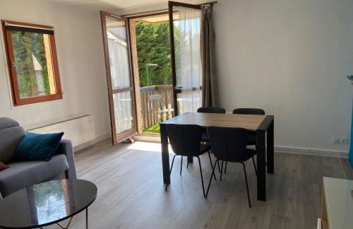 Spacious T3 with balcony - close to town center - Photo 3