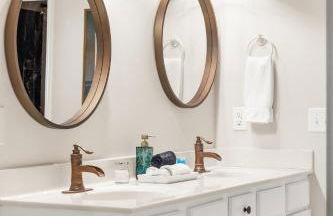 Bombastic Home - Steps to Beach - GameRm - Hot Tub - Pet Friendly - Foto 31