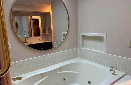 Roomy Retreat - Photo 17