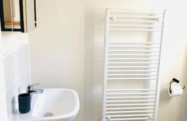 Stylish 3 Bed Semi Trentham Stoke on Trent - Foto 14