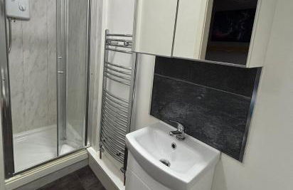 Garrick's Suite-Home away from Home- suitable for couples retreat, Contractors and NHS- free parking - Foto 10