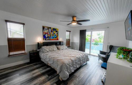 Artistic Retreat, King Suite with Private Balcony! - Foto 8