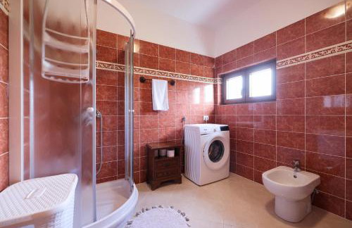 Villa Ena with Pool & Jacuzzi - Photo 34