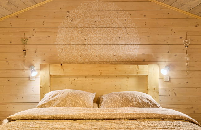 Luxe Timber Lodge & Yoga Loft - Photo 18