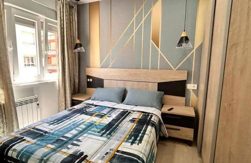 LUJO Proyector, Maquina Arcade, Wifi y Patinetes - Foto 14