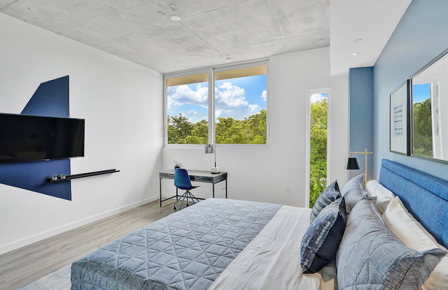 Design District Suites - Photo 16