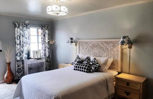 HARRY'S MAN CAVE - A Vintage Motel on the Historic 395 route - The New Star Motel Experience - Photo 30