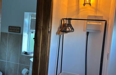 Thors Cave Cabin, Peak District - Photo 41