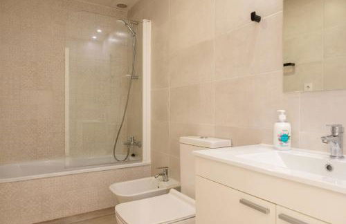 Bright, Brand new & Very Comfortable Apartment - Photo 21