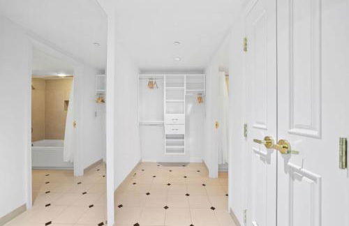 2BR 3BA Beachfront Condo CozySuites at Showboat - Foto 23