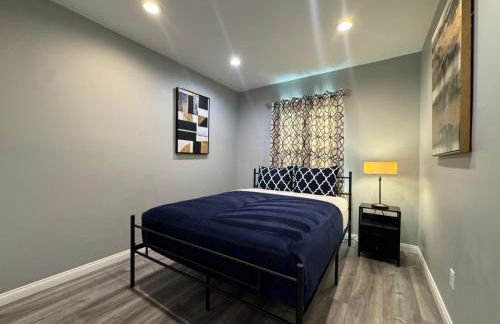 Spacious 3 bedroom unit with backyard and parking just 10 minutes from Rodeo Dr and attractions! - Photo 4