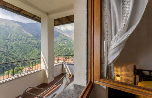 Sciura Elena's Terrace With Lake, Mounts & Valley by Halldis - Foto 17