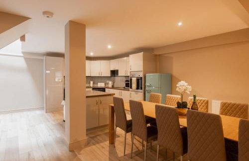 Newly Renovated 4 bed in Tarvin, Near Chester - Sleeps up to 15 - Foto 12