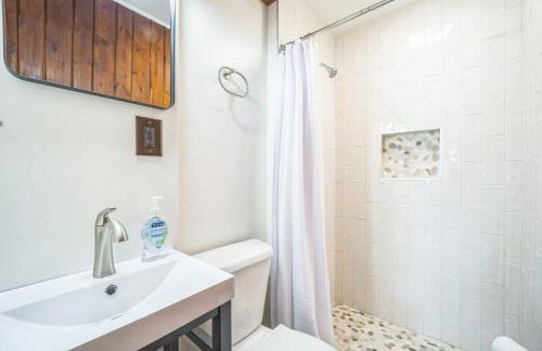 Lake Views with Big Windows & Bath - Foto 4