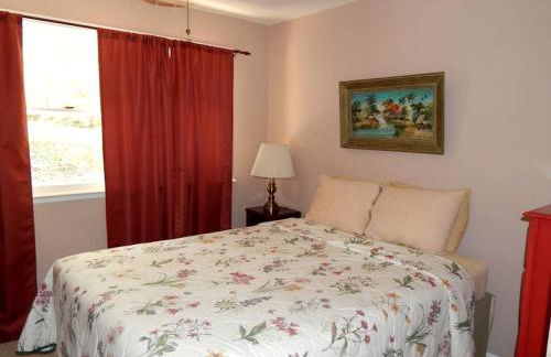 Secluded Cabin Rental for a Large Group Getaway on the Shenandoah River near Luray, Virginia - Photo 5