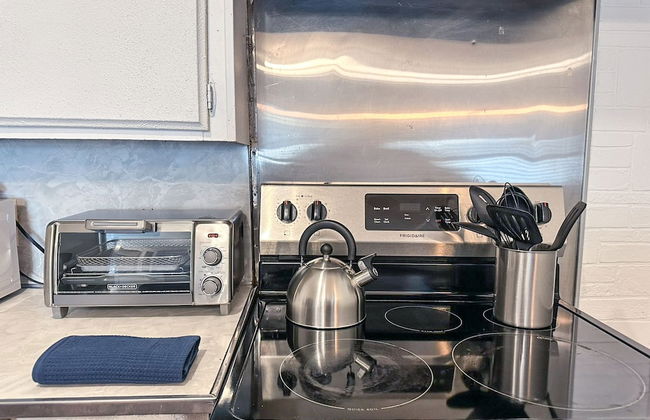 Affordable 2BR Getaway Near Plaza District Lilac1 - Photo 2