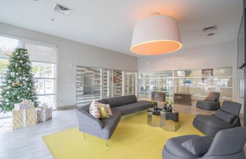 Modern 2BD DT - Balcony, Gym, W-D, Parking - Sleeps 8 - Photo 17