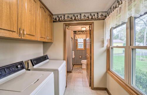 Kayaks and Boat Dock Waterfront Home in Grove - Foto 21