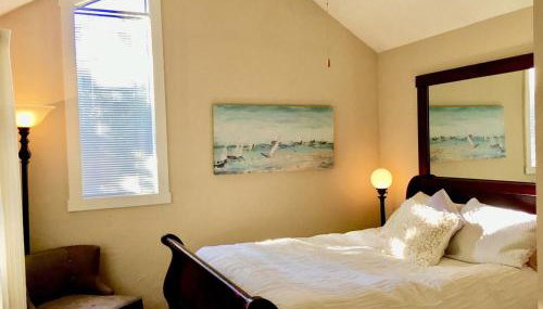 Charming Garden Cottage - Photo 4