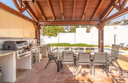 3 Bedroom Stunning Home In Coin - Photo 16