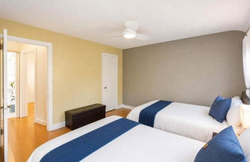 Beautiful 3BR 2BA Colonial House by CozySuites - Foto 2