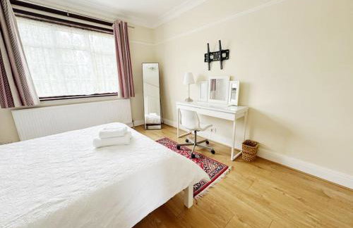 Bright & Spacious House Near Central London - Foto 3