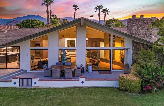 Golf Course-front Views, Pool+hot Tub, Patio Modern Edgy House by Avantstay - Foto 34