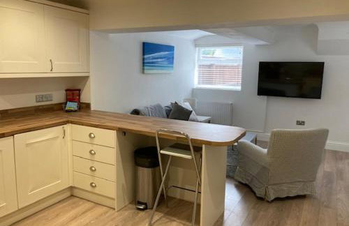 Highcliffe Apartment with Parking - Foto 8