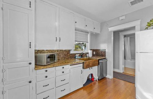 Bankers Hill Hideaway with AC Views and Parking - Foto 18