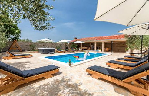 7 Bedroom Awesome Home In Polaca - Foto 10