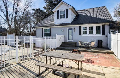 Pool, Patio and Putting Green Manchester Getaway - Foto 4