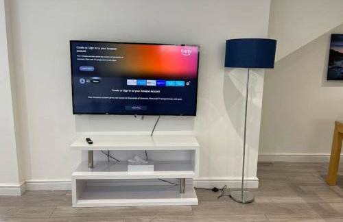 Maisy Lodge - Two Bed Lux Flat - Parking, Netflix, WIFI - Close to Blenheim Palace & Oxford - F2 - Photo 6