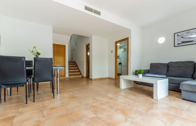 3 bedroom House in Salou with swimming pool and garden - Photo 3